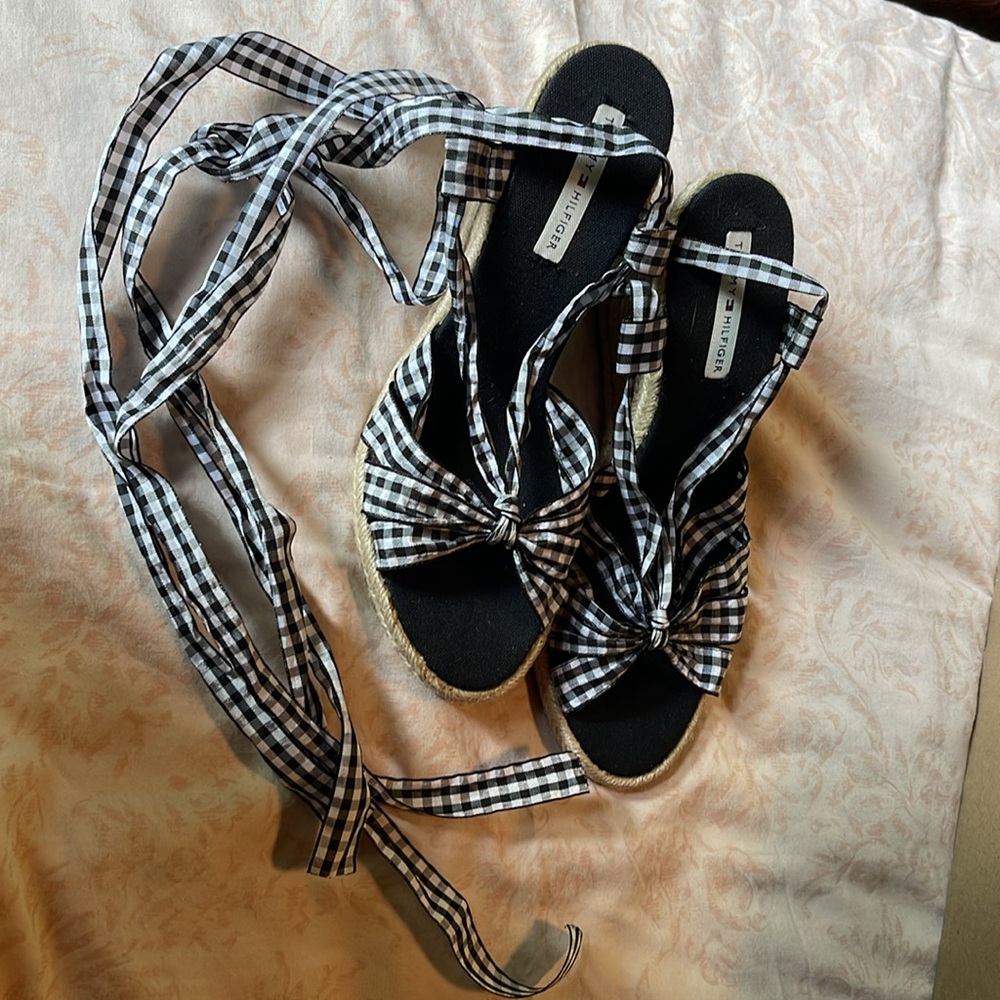 Tommy Hilfiger Blank White Gingham Plaid Wedge Lace Tie Shoes - Picture 2 of 10